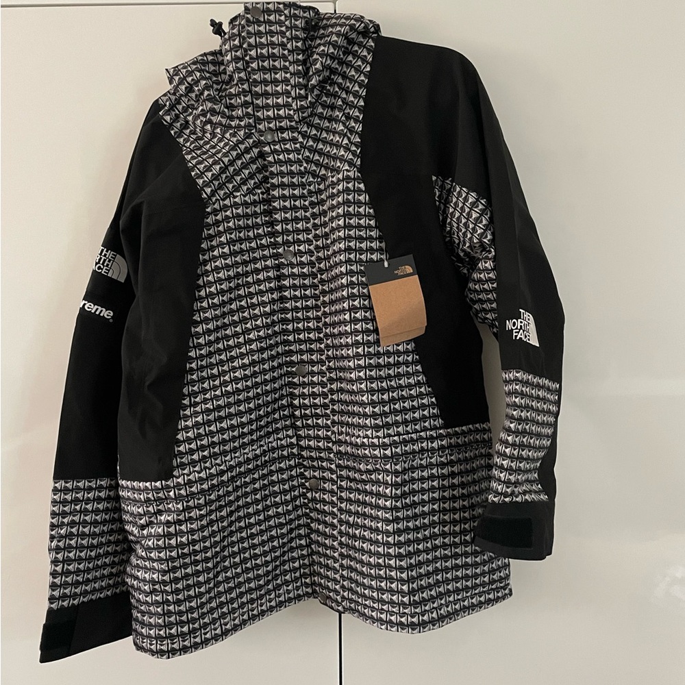 The North Face Mountain Light Jacket x Supreme